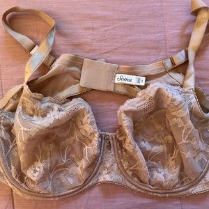 Beautiful, 44D bra from Soma in like new condition.